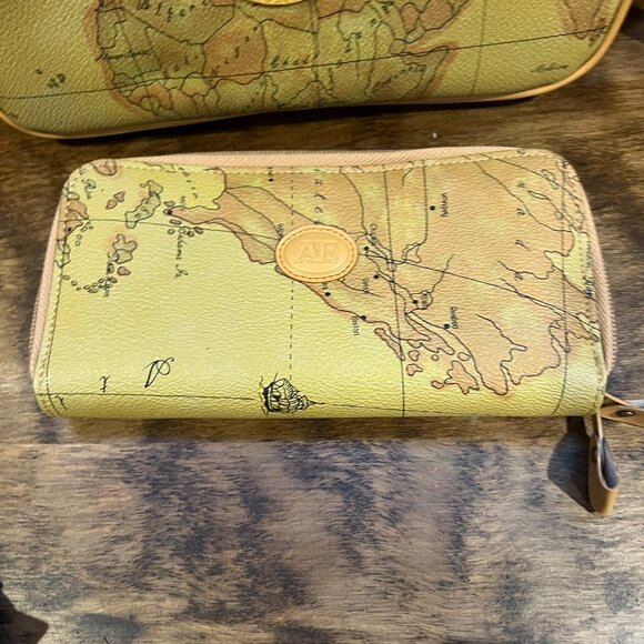 Vintage Leather World Map Crossbody Bag and wallet  CA - Picture 2 of 14